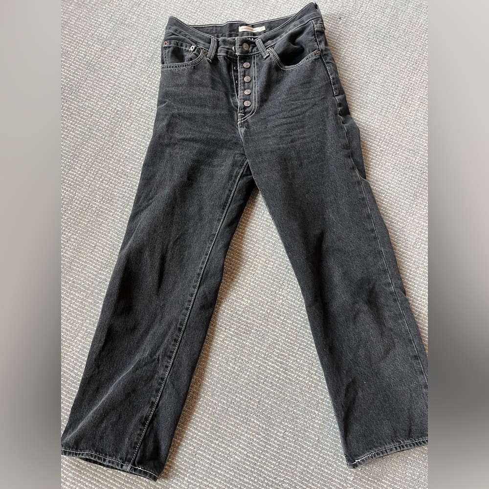 Levi’s black with white stitch snap fly ribcage straight ankle